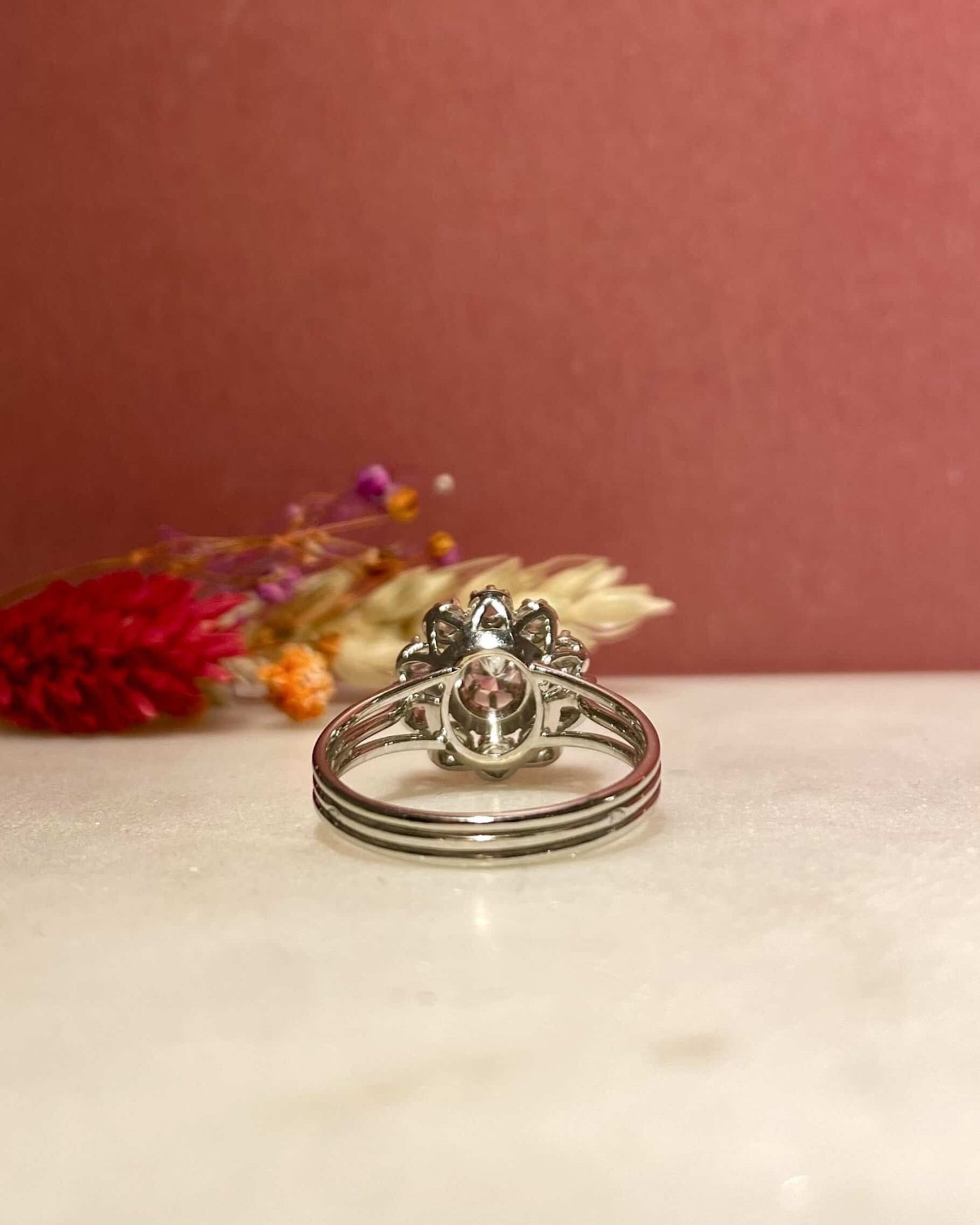 Bague Vintage Marguerite 11 Diamants 0.75 Carat &quot;Joyce&quot; - Elliade Paris