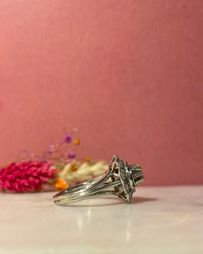 Bague Vintage Marguerite 11 Diamants 0.75 Carat &quot;Joyce&quot; - Elliade Paris