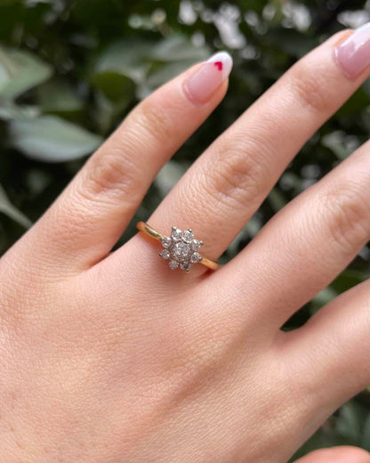 Bague Vintage Marguerite 9 Diamants &quot;Anneha&quot; - Elliade Paris