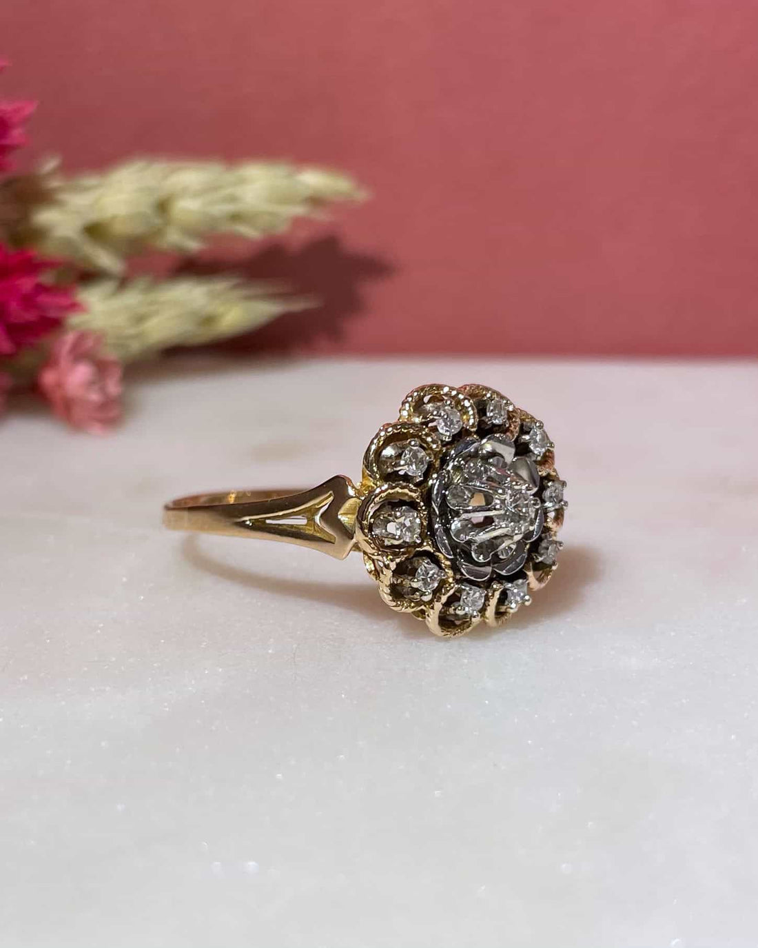 Bague Vintage Marguerite Diamants 0.30 carat &quot;Monna&quot; - Elliade Paris