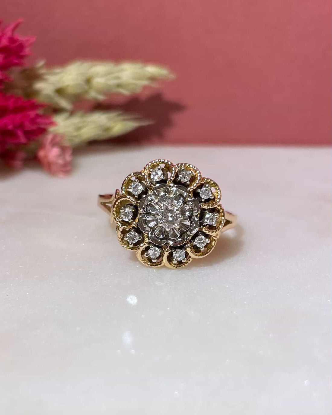 Bague Vintage Marguerite Diamants 0.30 carat &quot;Monna&quot; - Elliade Paris