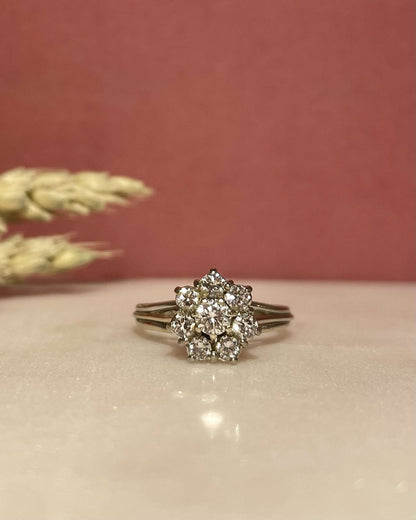Bague Vintage Marguerite Diamants 0.64 carat &quot;Bella&quot; - Elliade Paris