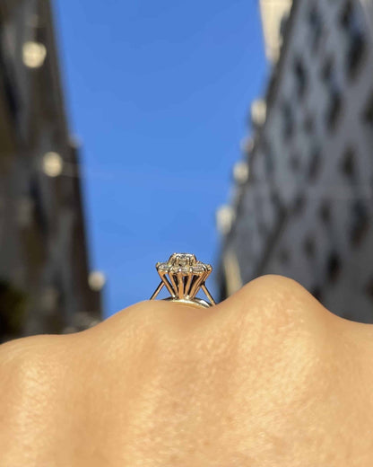 Bague Vintage Marguerite Diamants 0.64 carat &quot;Bella&quot; - Elliade Paris