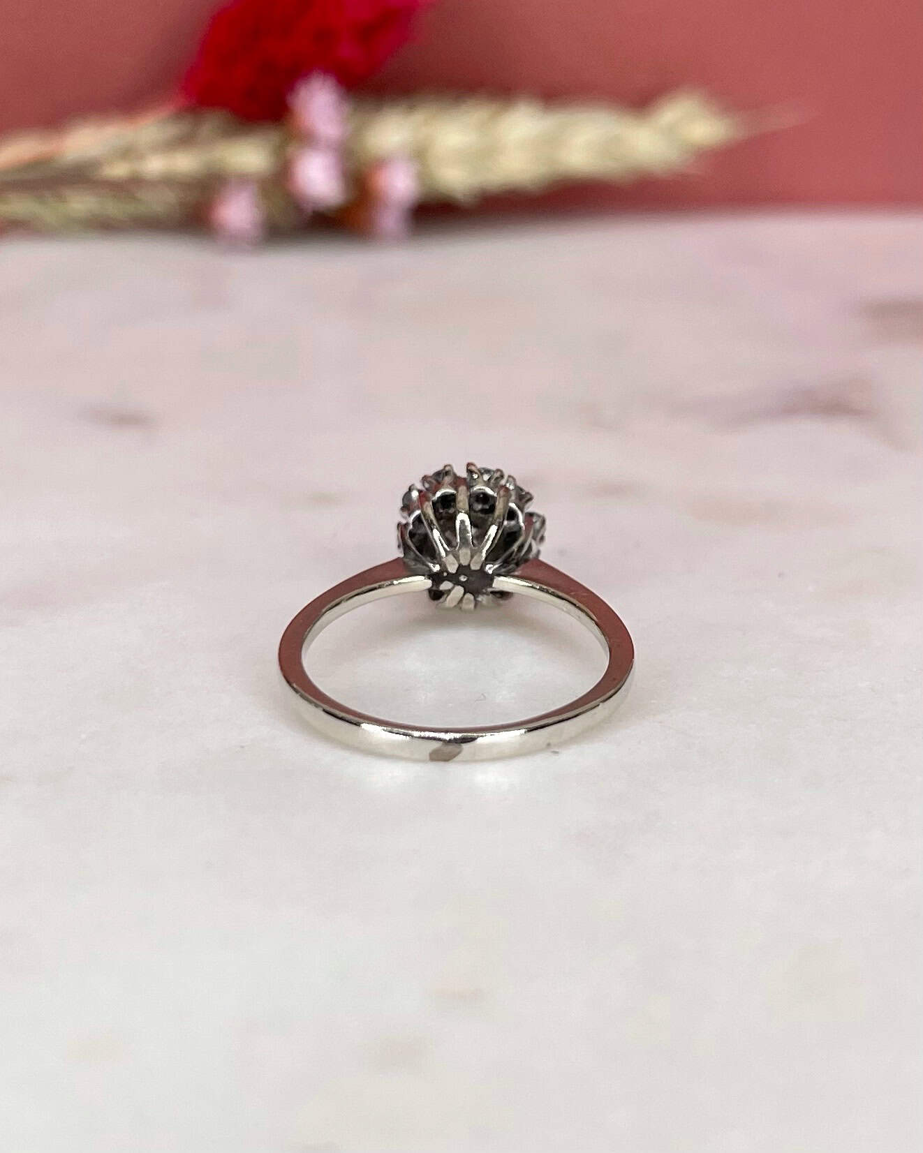 Bague Vintage Marguerite Diamants 0.65 carat "Leah" - Elliade Paris