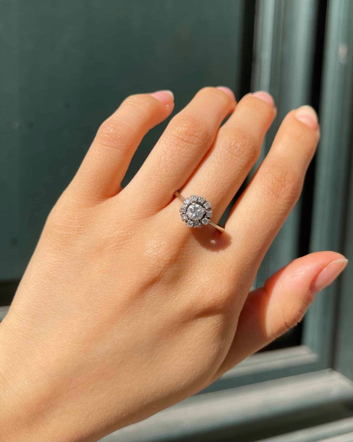 Bague Vintage Marguerite Diamants 0.65 carat &quot;Leah&quot; - Elliade Paris