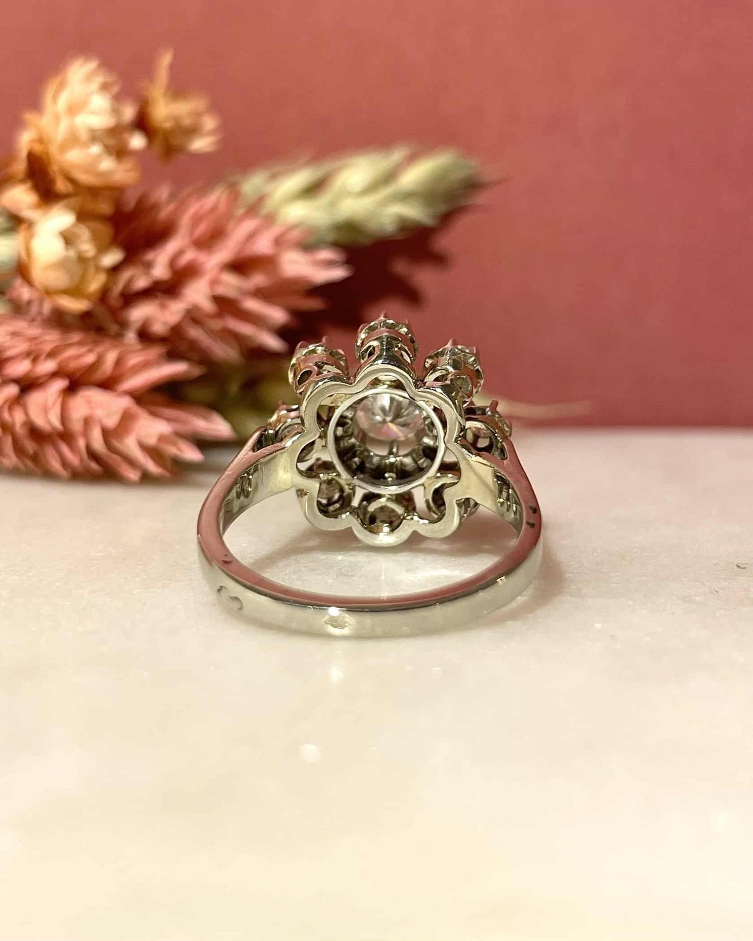 Bague Vintage Marguerite Diamants 0.80 carat &quot;Melissane&quot; - Elliade Paris