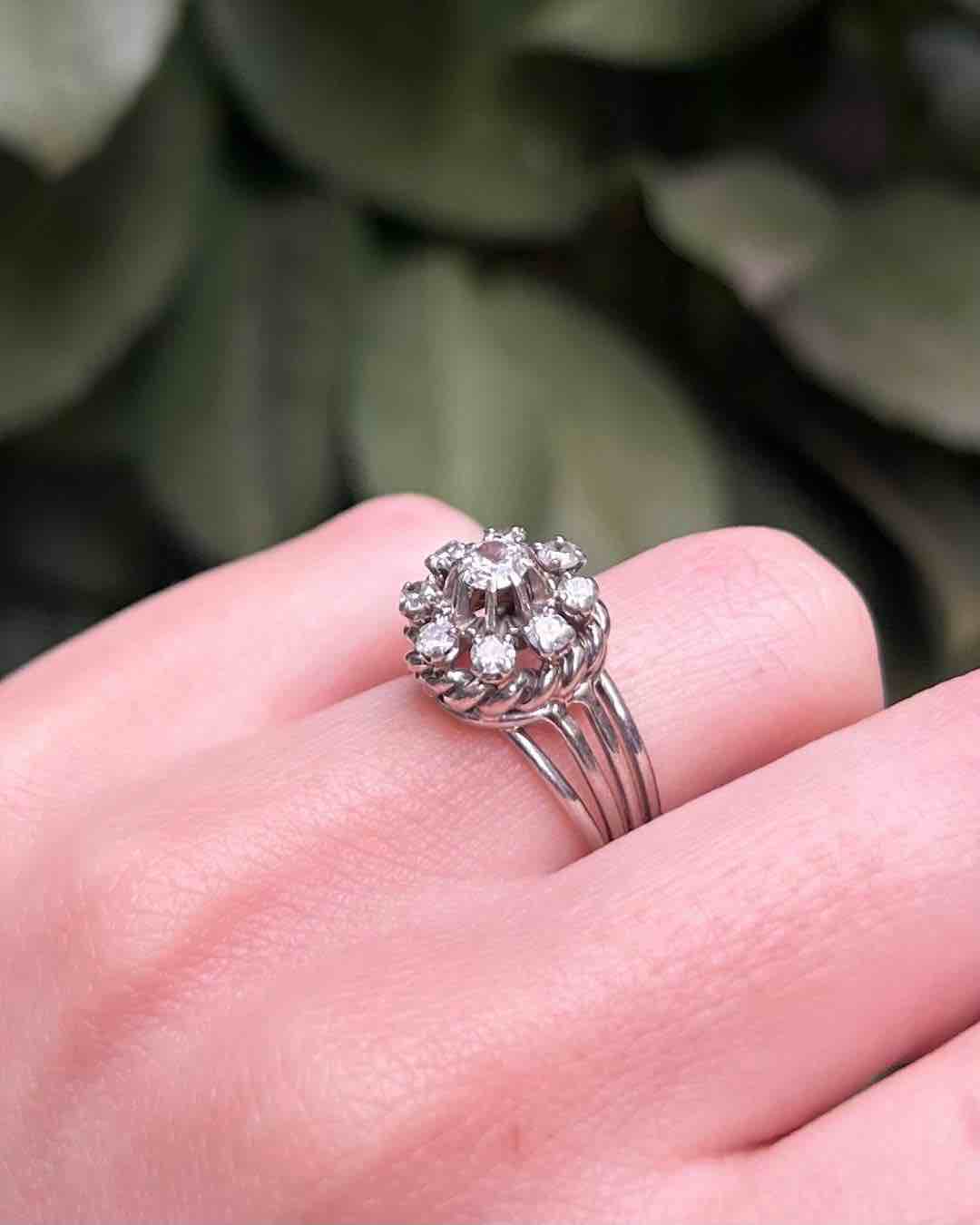 Bague Vintage Marguerite Diamants 0.86 Carat &quot;Paloma&quot; - Elliade Paris