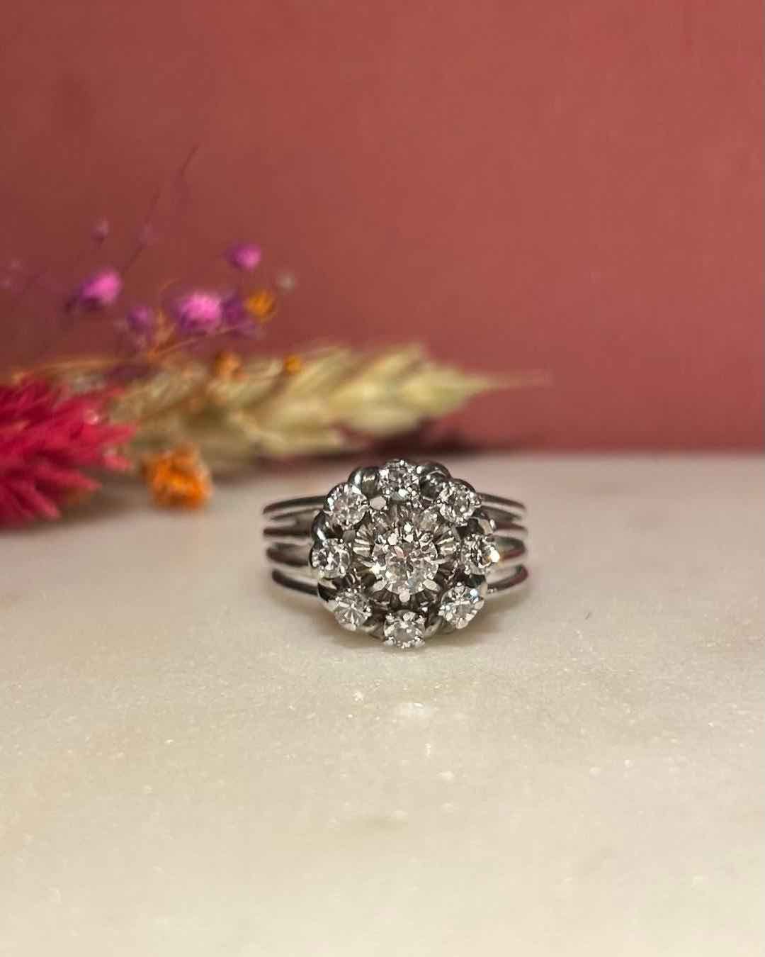Bague Vintage Marguerite Diamants 0.86 Carat &quot;Paloma&quot; - Elliade Paris