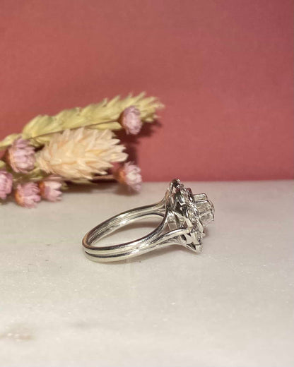 Anillo Art Déco Margarita con diamantes de 0,55 quilates &quot;Camille&quot;