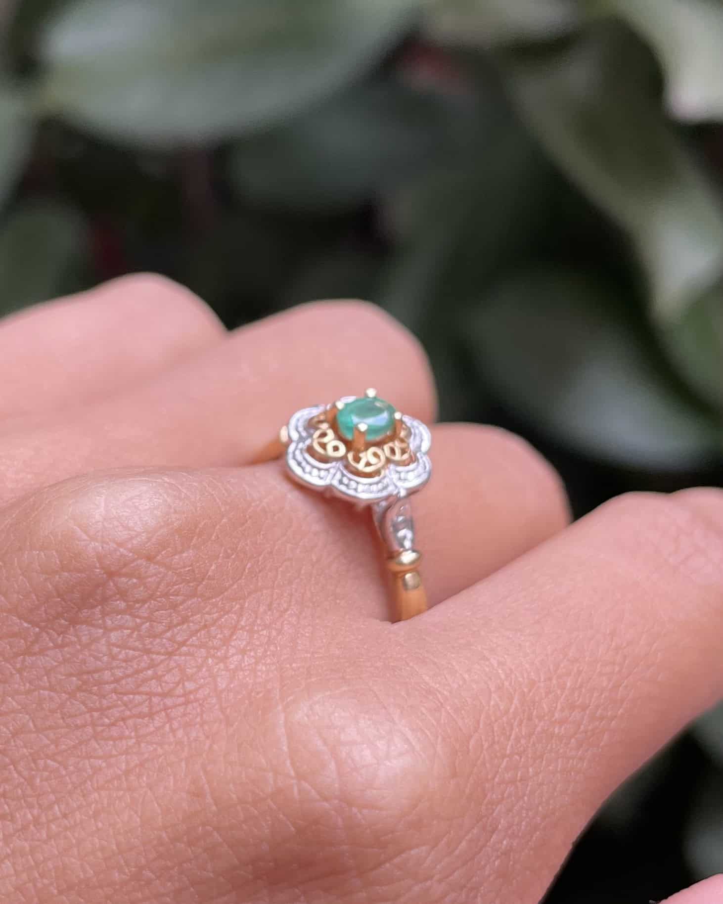Bague Vintage Marguerite Émeraude &quot;Sarah&quot; - Elliade Paris