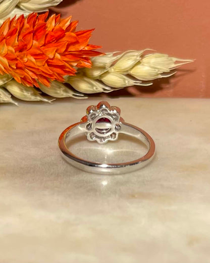 Bague Vintage Marguerite Grenat &amp; Diamants &quot;Olivia&quot; - Elliade Paris