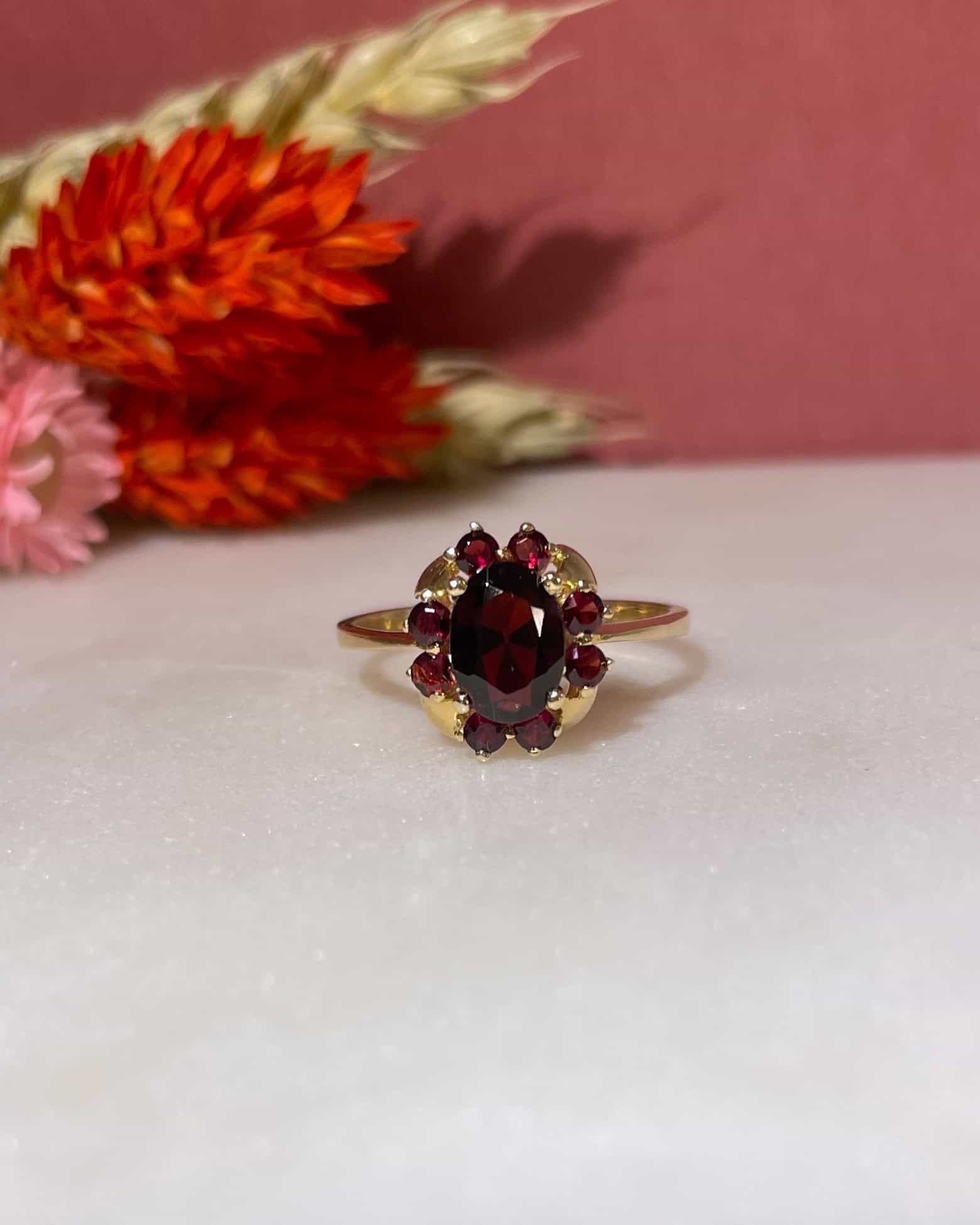 Anillo de margarita y granate "Ezra" de 1,50 quilates