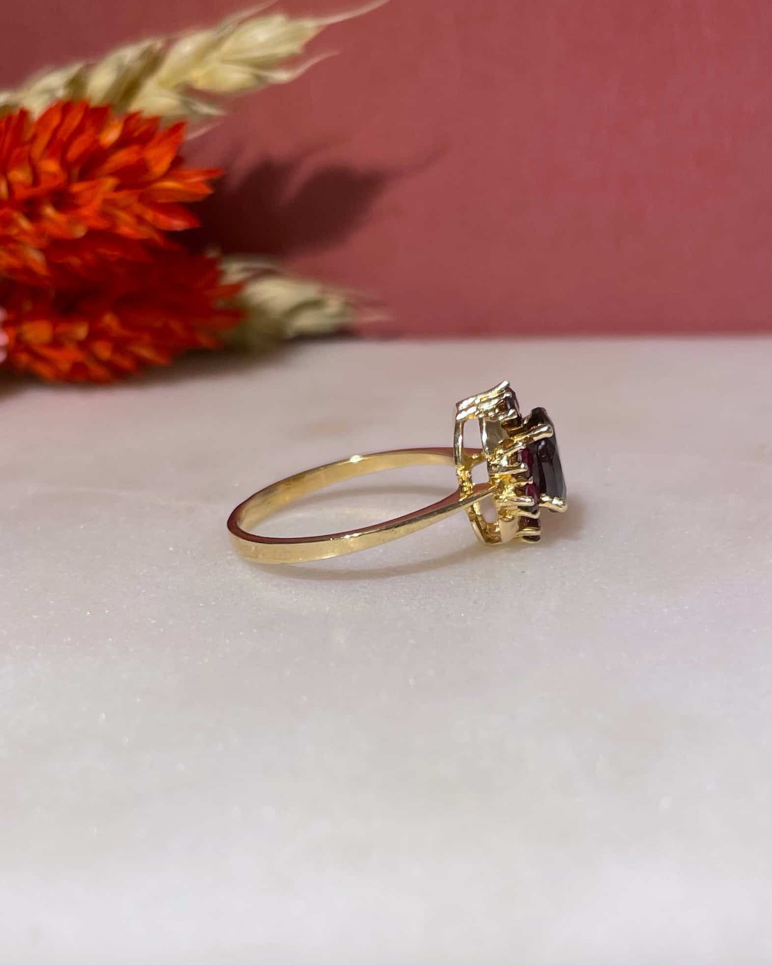 Anillo de margarita y granate "Ezra" de 1,50 quilates