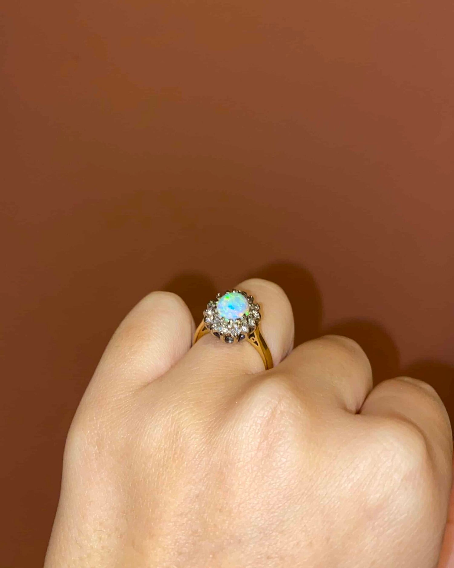 Bague Marguerite Opale Cabochon &amp; Diamants &quot;Roxanne&quot;