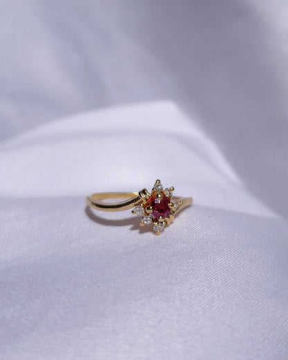 Bague Vintage Marguerite Rubis &amp; Diamants &quot;Ilona&quot; - Elliade Paris