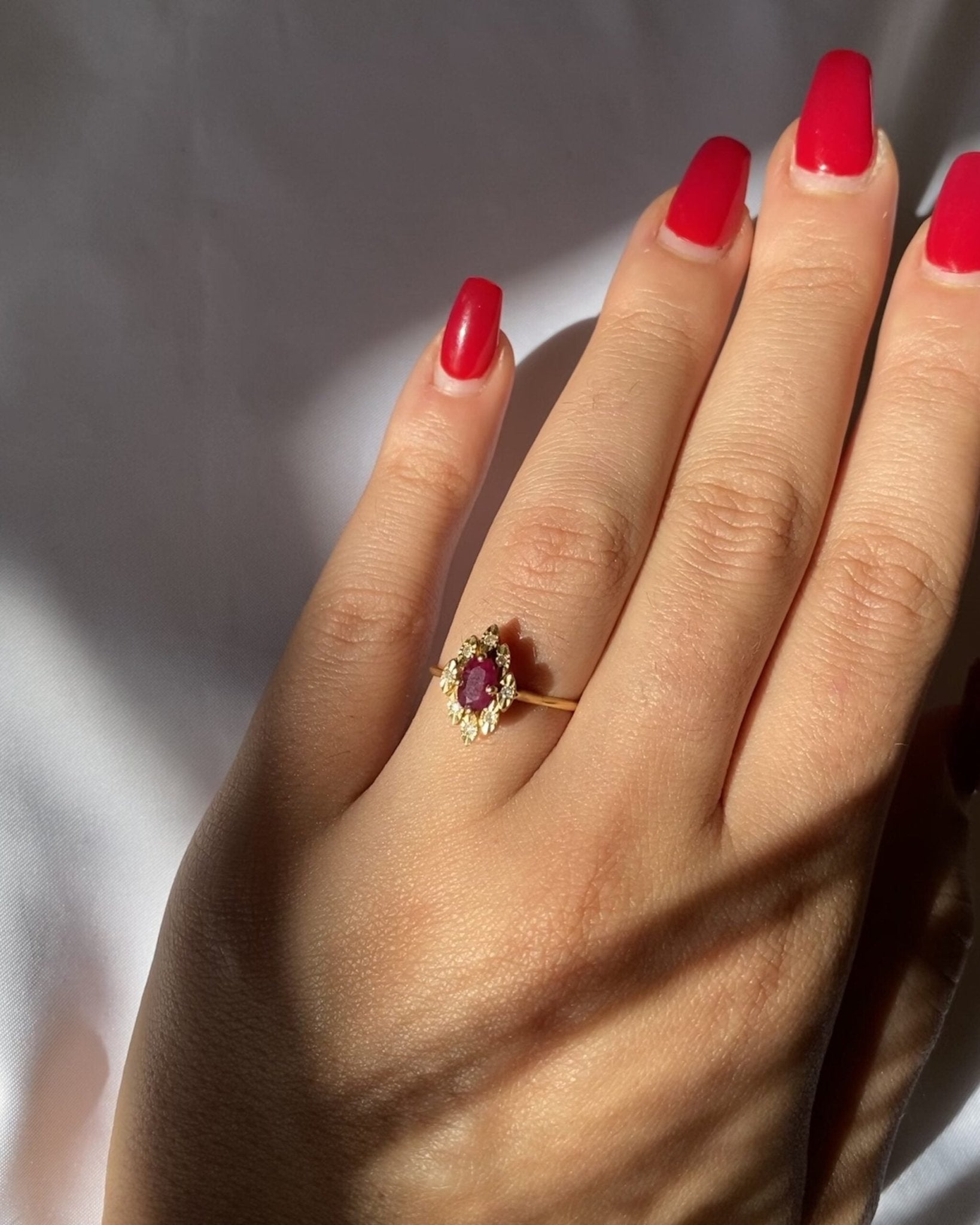 Bague Vintage Marguerite Rubis "Diane" - Elliade Paris