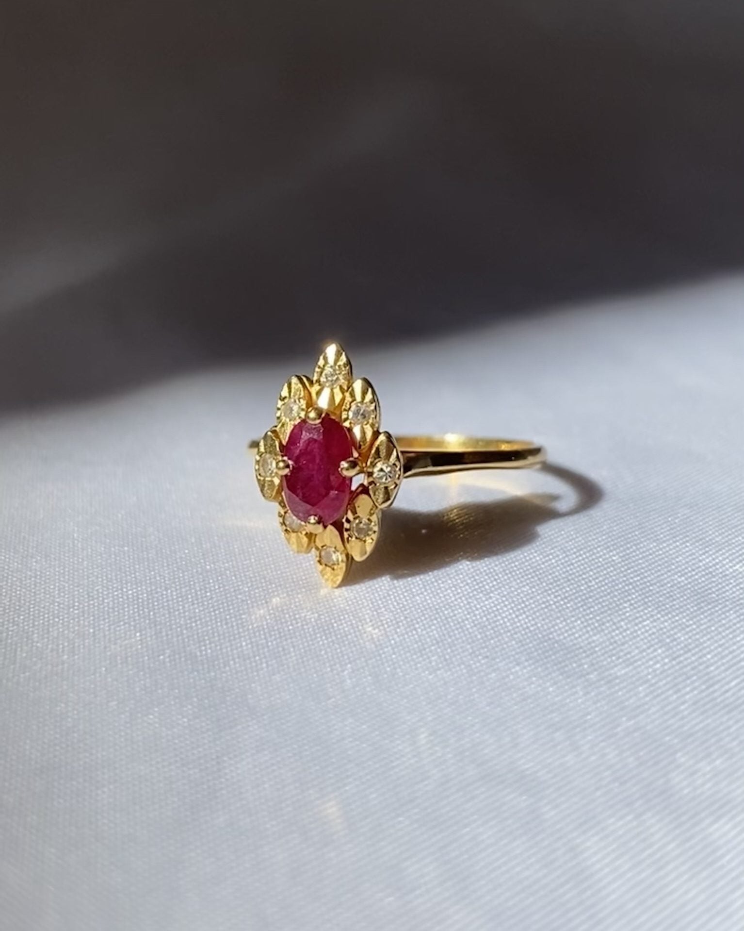 Bague Vintage Marguerite Rubis "Diane" - Elliade Paris