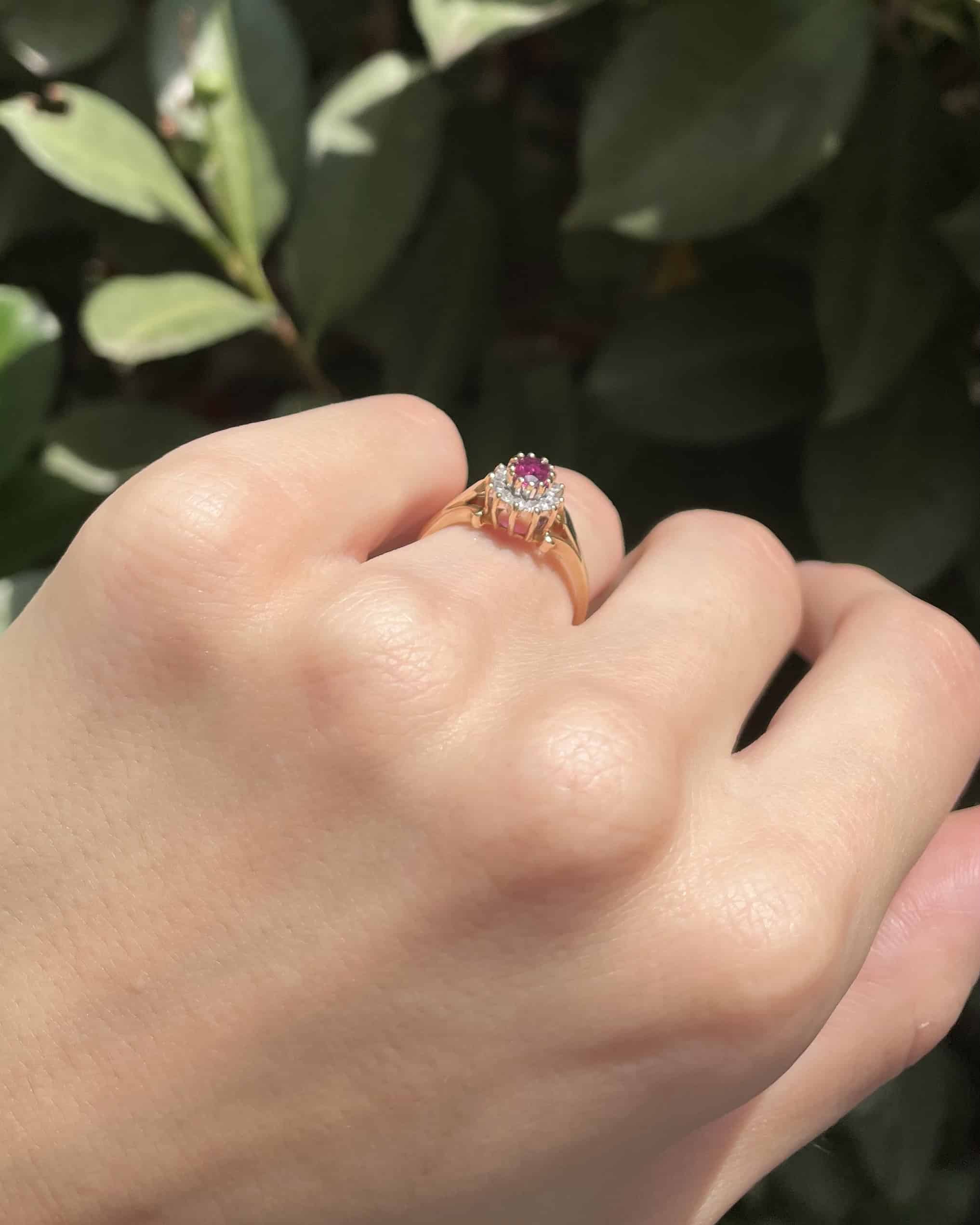 Bague Marguerite Rubis &amp; 12 Diamants &quot;Annamé&quot;