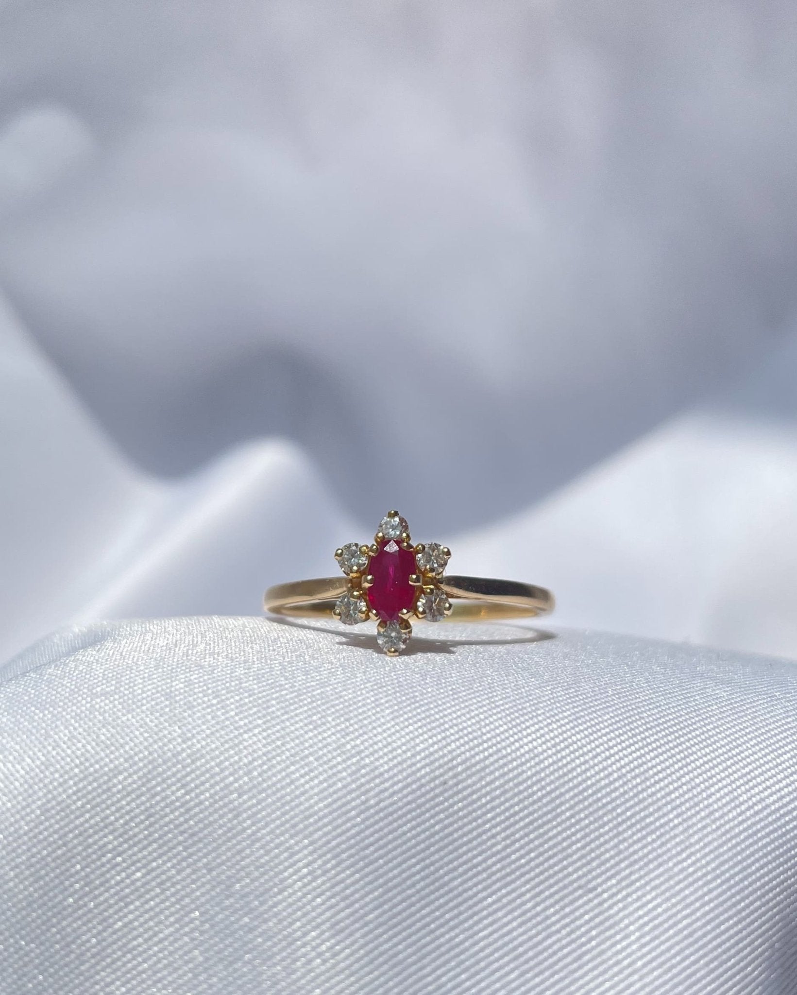 Bague Vintage Marguerite Rubis "Joy" - Elliade Paris