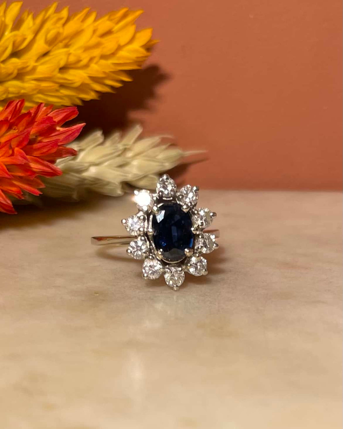 Anillo &quot;Giovanka&quot; con margaritas de zafiro y diamantes 
