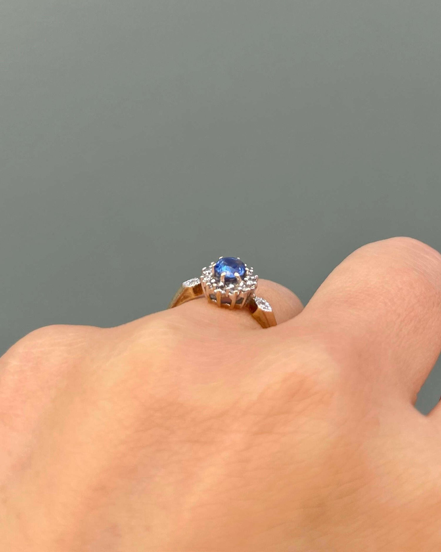 Bague Marguerite Saphir 0.60 Carat &amp; Diamants &quot;Adrienne&quot;
