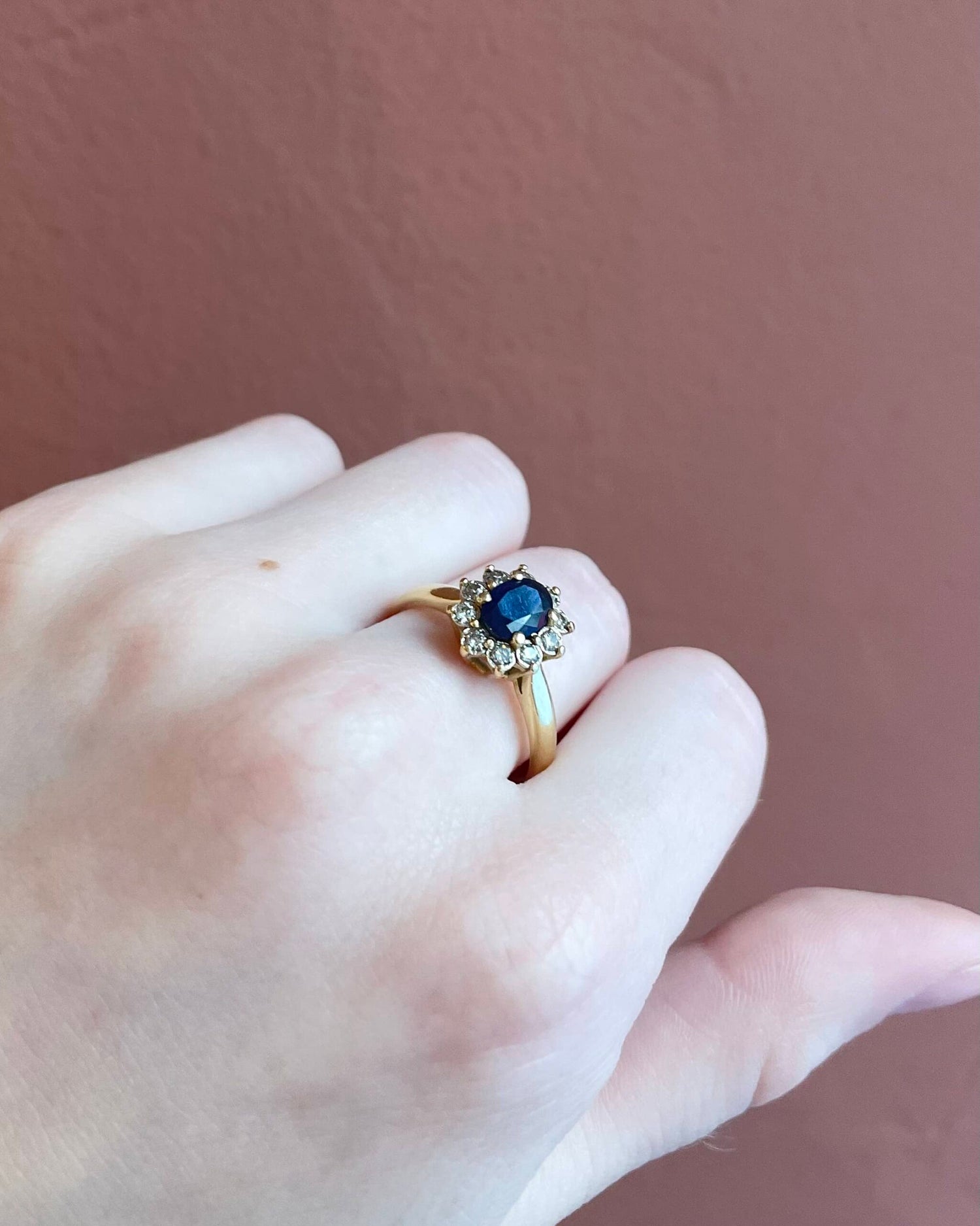 Bague Marguerite Saphir 0.83 Carat &amp; Diamants &quot;Angélina&quot;