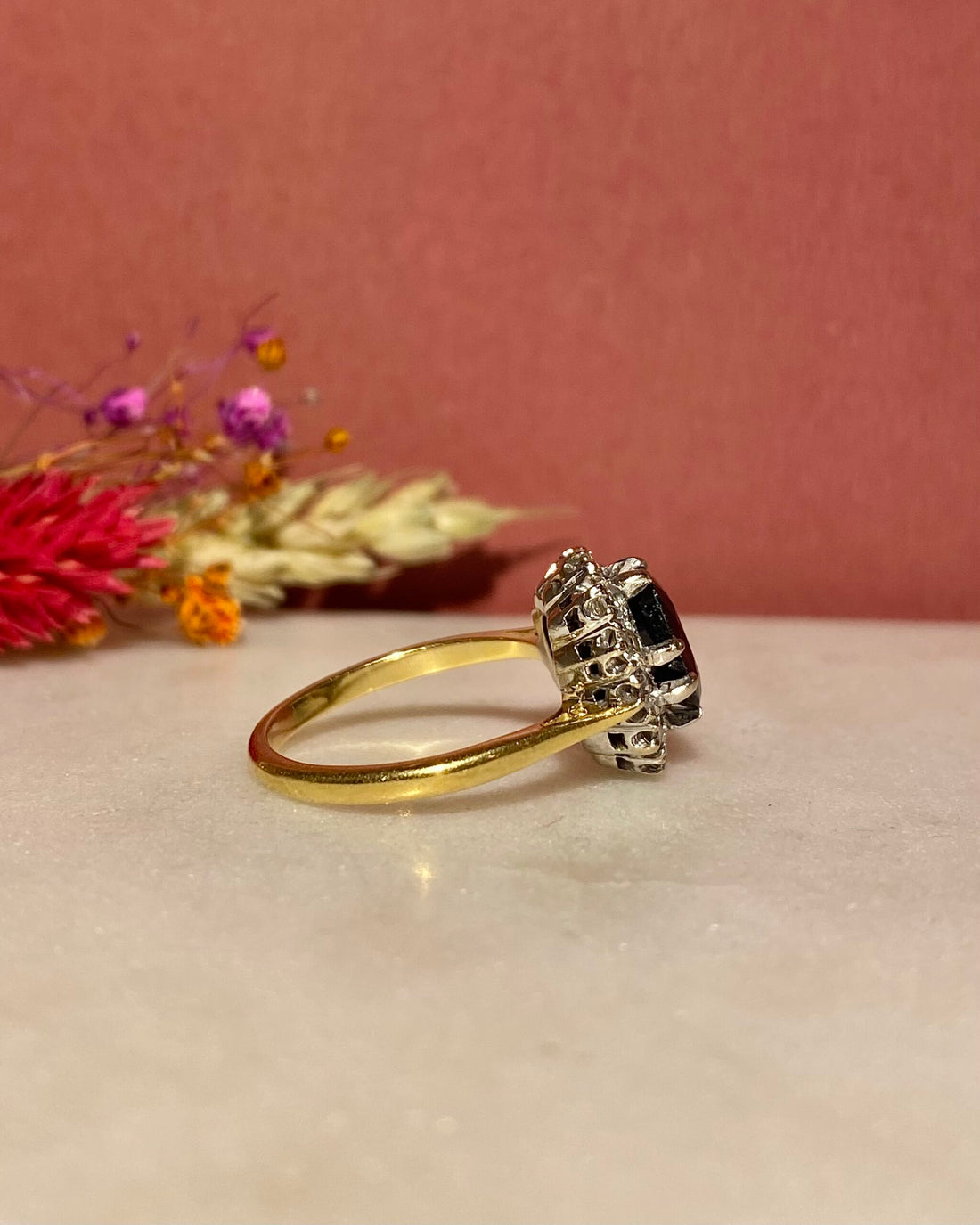 Bague Marguerite Saphir 2 Carats &amp; Diamants Carat &quot;Mahnoor&quot;