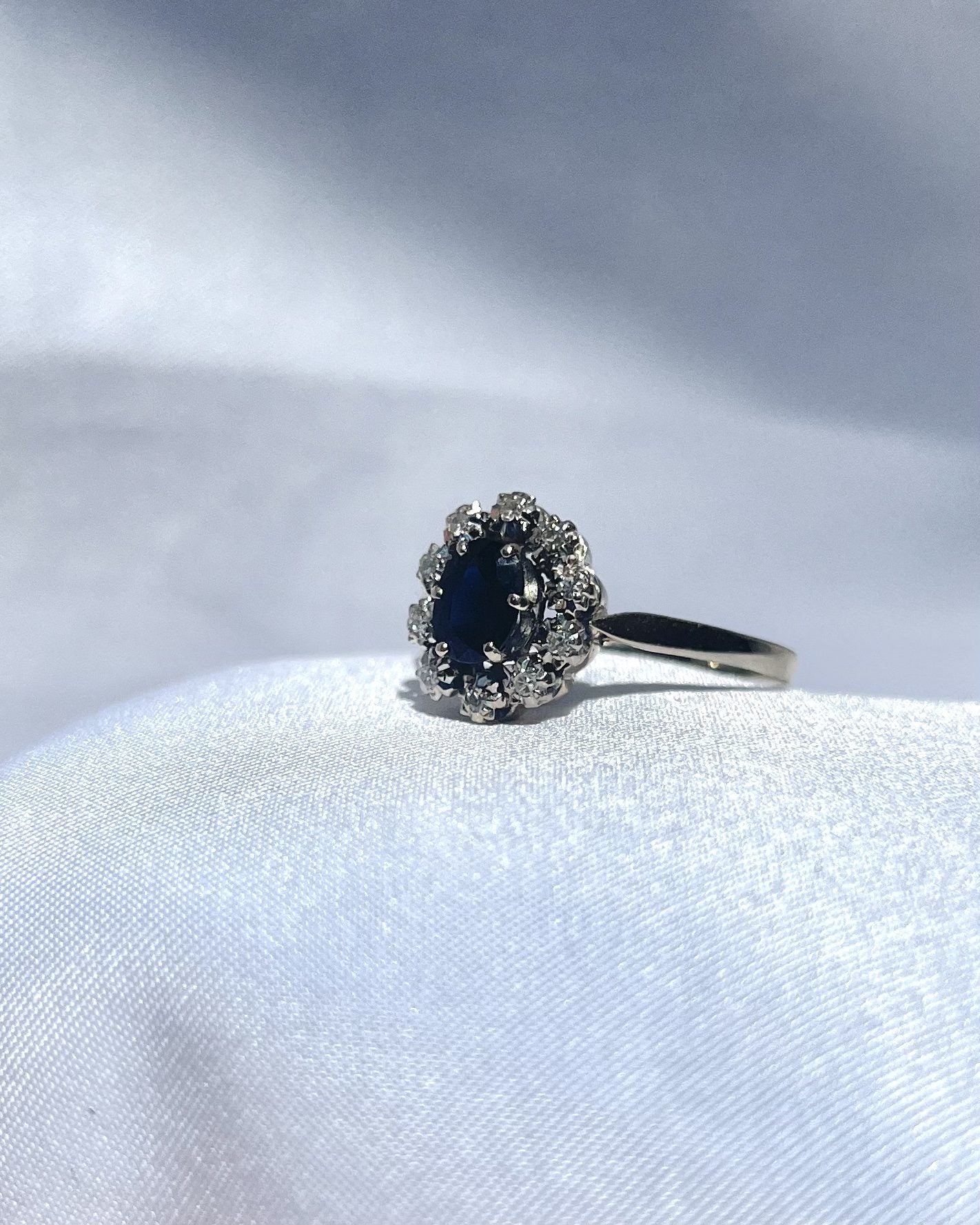 Bague Vintage Marguerite Saphir "Loïs" - Elliade Paris