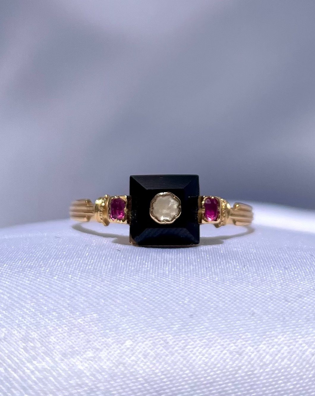 Bague vintage Onyx et Rubis &quot;Cameron&quot; - Elliade Paris