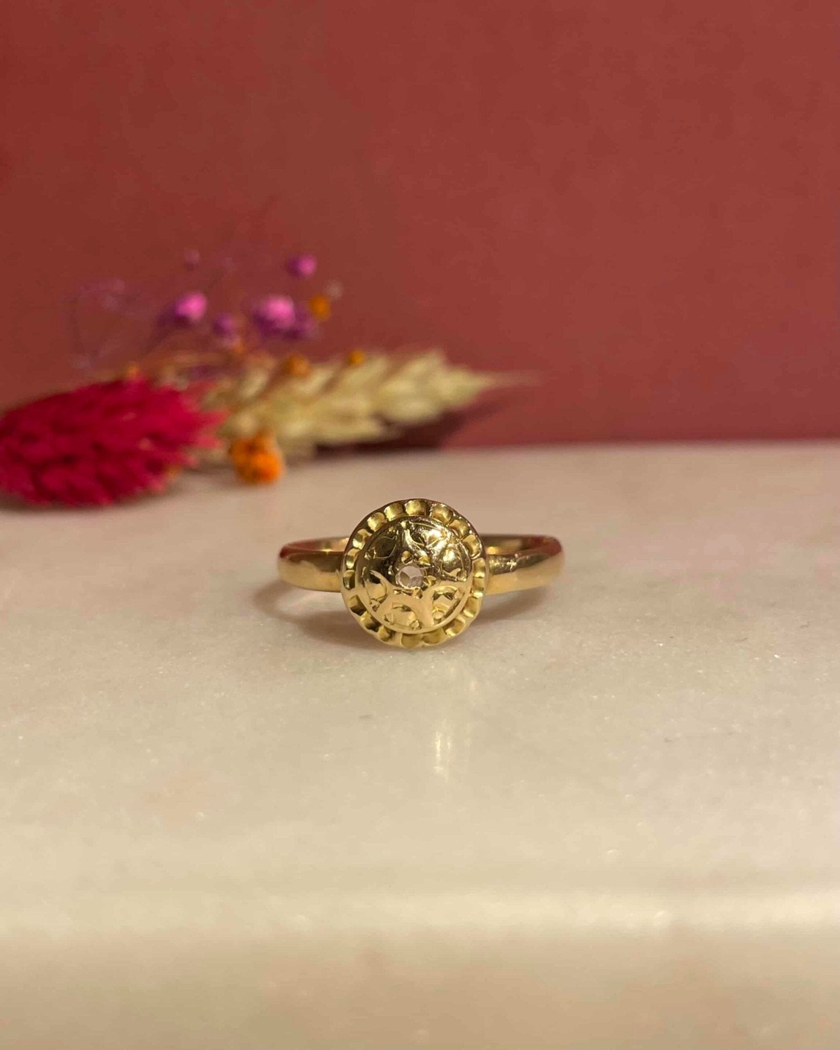 Bague Vintage Or Jaune et Diamant &quot;Levana&quot; - Elliade Paris