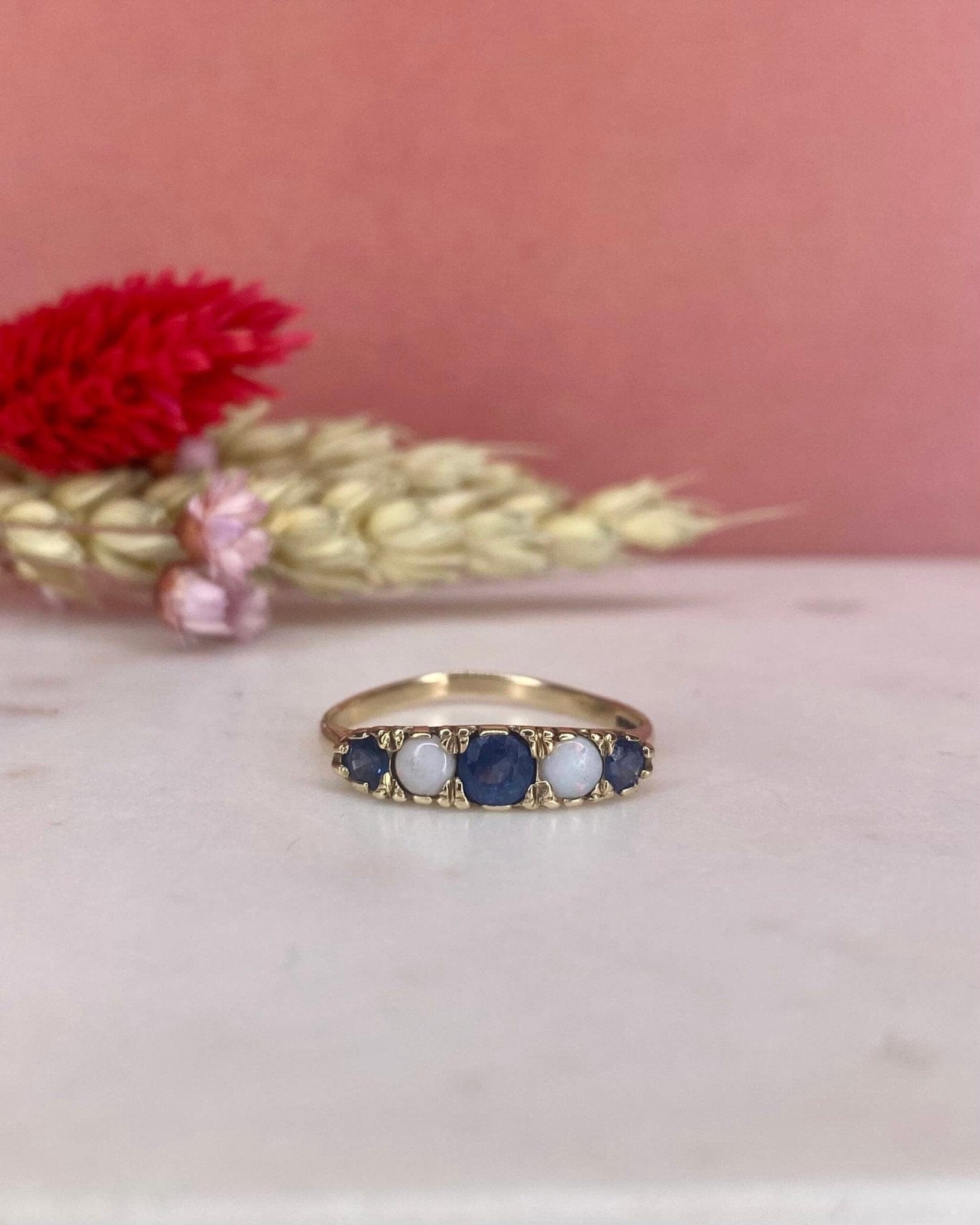 Bague Vintage Rivière Saphirs &amp; Opales "Tia" - Elliade Paris