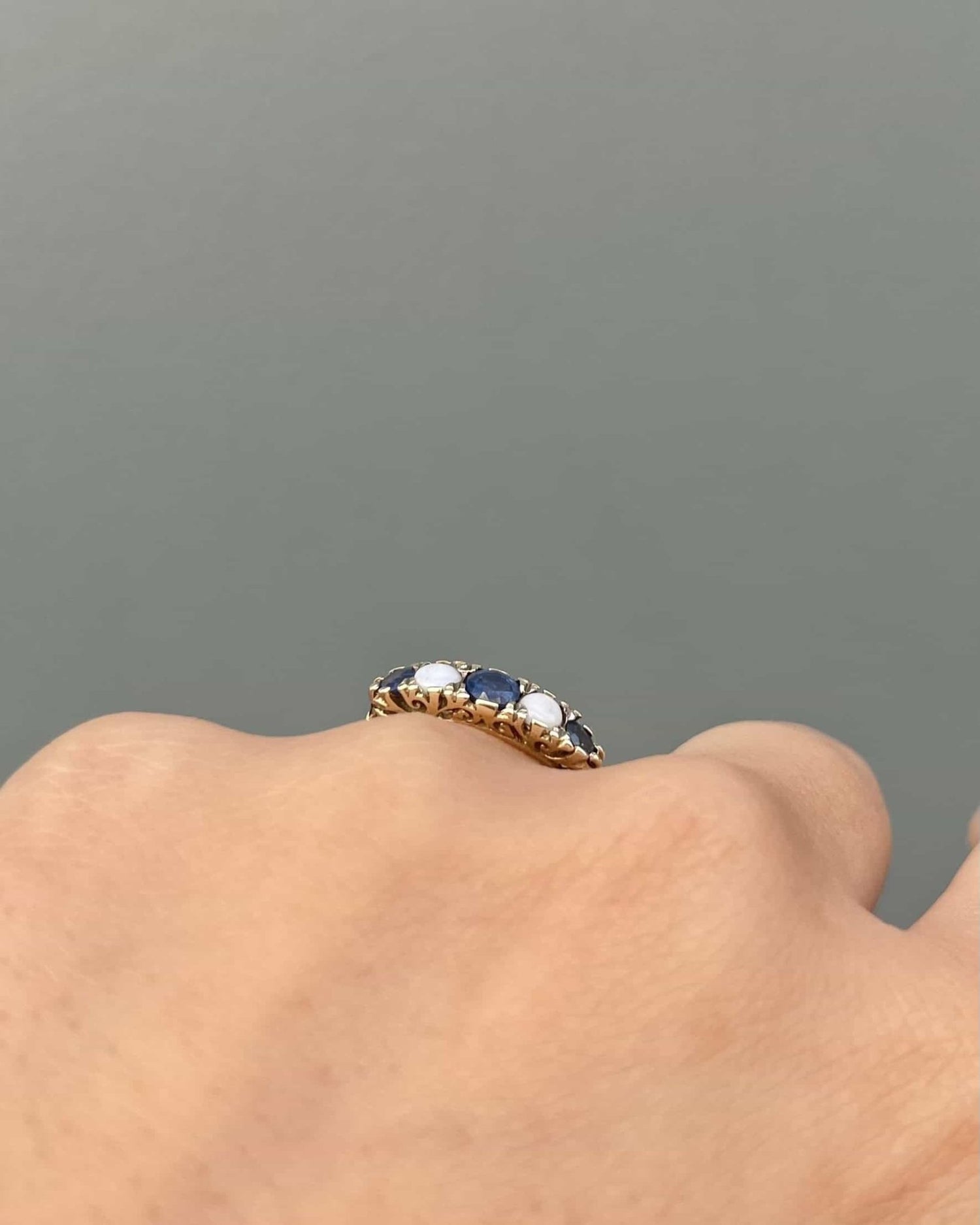 Bague Vintage Rivière Saphirs &amp; Opales &quot;Tia&quot; - Elliade Paris