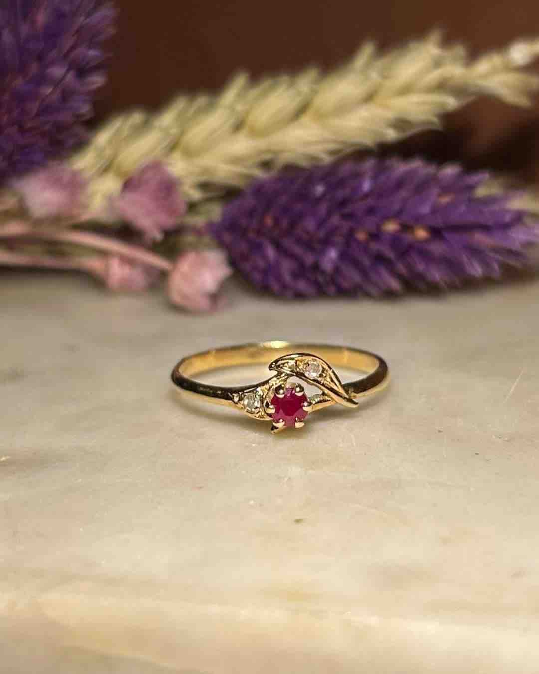 Bague Vintage Rubis &amp; Diamants "Faustine" - Elliade Paris