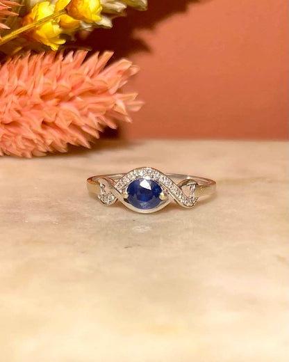 Bague Vintage Saphir 0.40 carat &amp; Diamants &quot;Damaris&quot; - Elliade Paris
