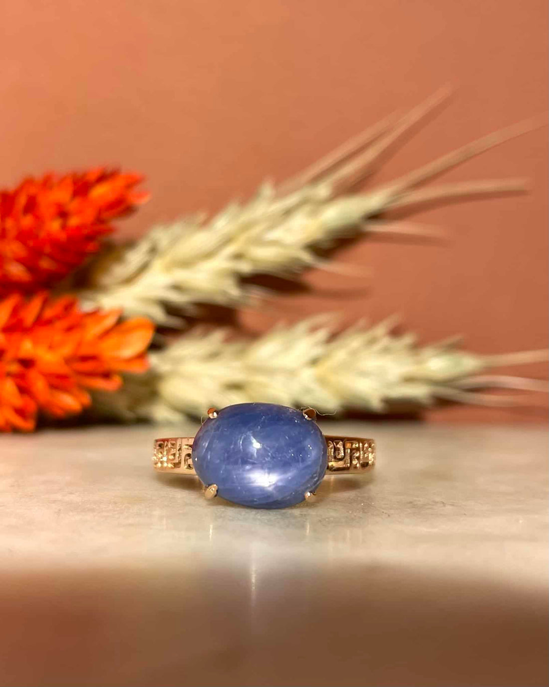 Bague Vintage Saphir 5.20 carats cabochon &quot;Antonia&quot; - Elliade Paris