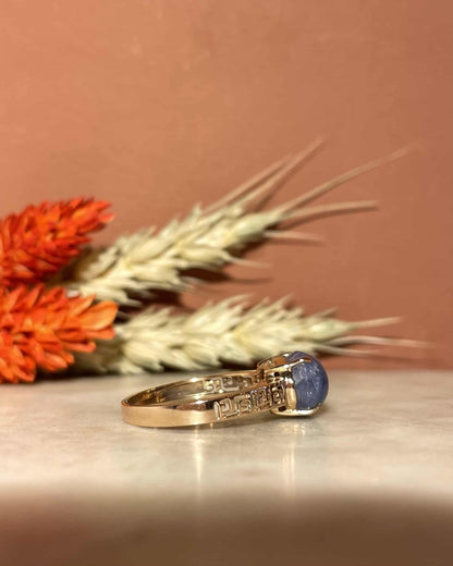 Bague Vintage Saphir 5.20 carats cabochon &quot;Antonia&quot; - Elliade Paris