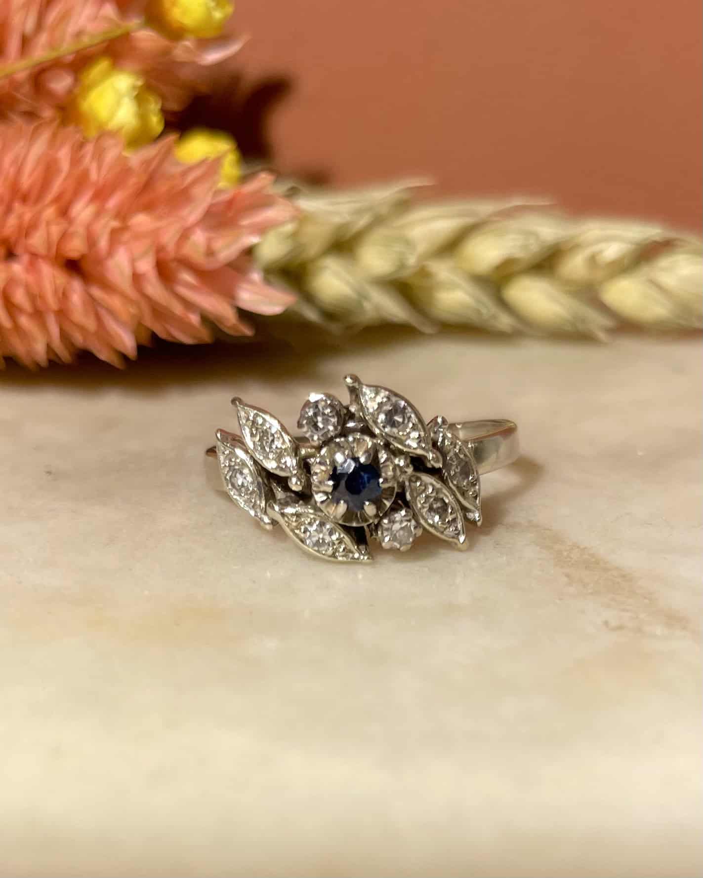 Bague Vintage Saphir &amp; 8 Diamants "Avory" - Elliade Paris