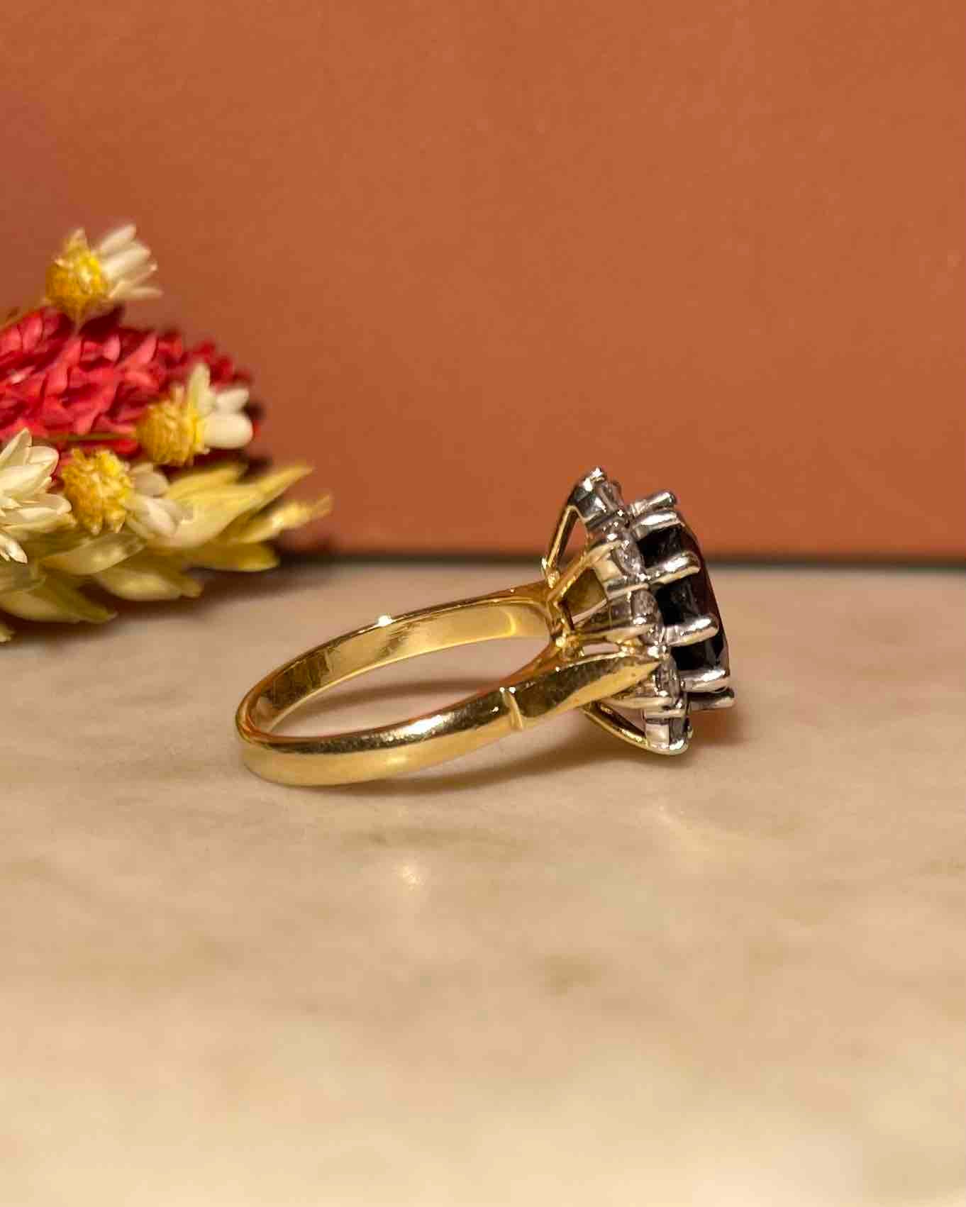 Bague Marguerite Saphir 4.50 carats &amp; Diamants "Georgia" - Elliade Paris