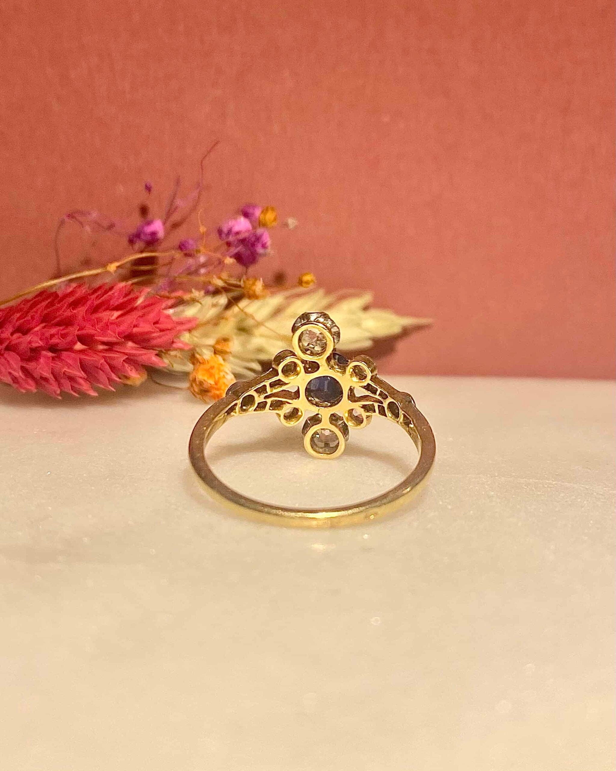 Bague Duchesse Saphir &amp; 18 Diamants "Noora"