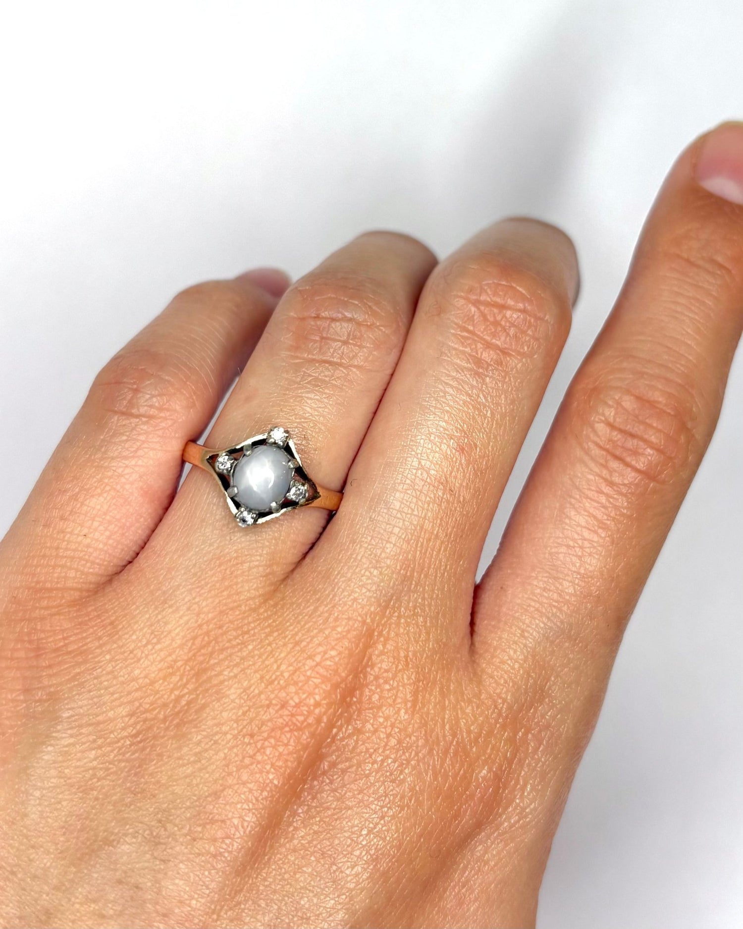 Bague Vintage Saphir Étoilé 1.20 carat &amp; Diamants "Ester" - Elliade Paris