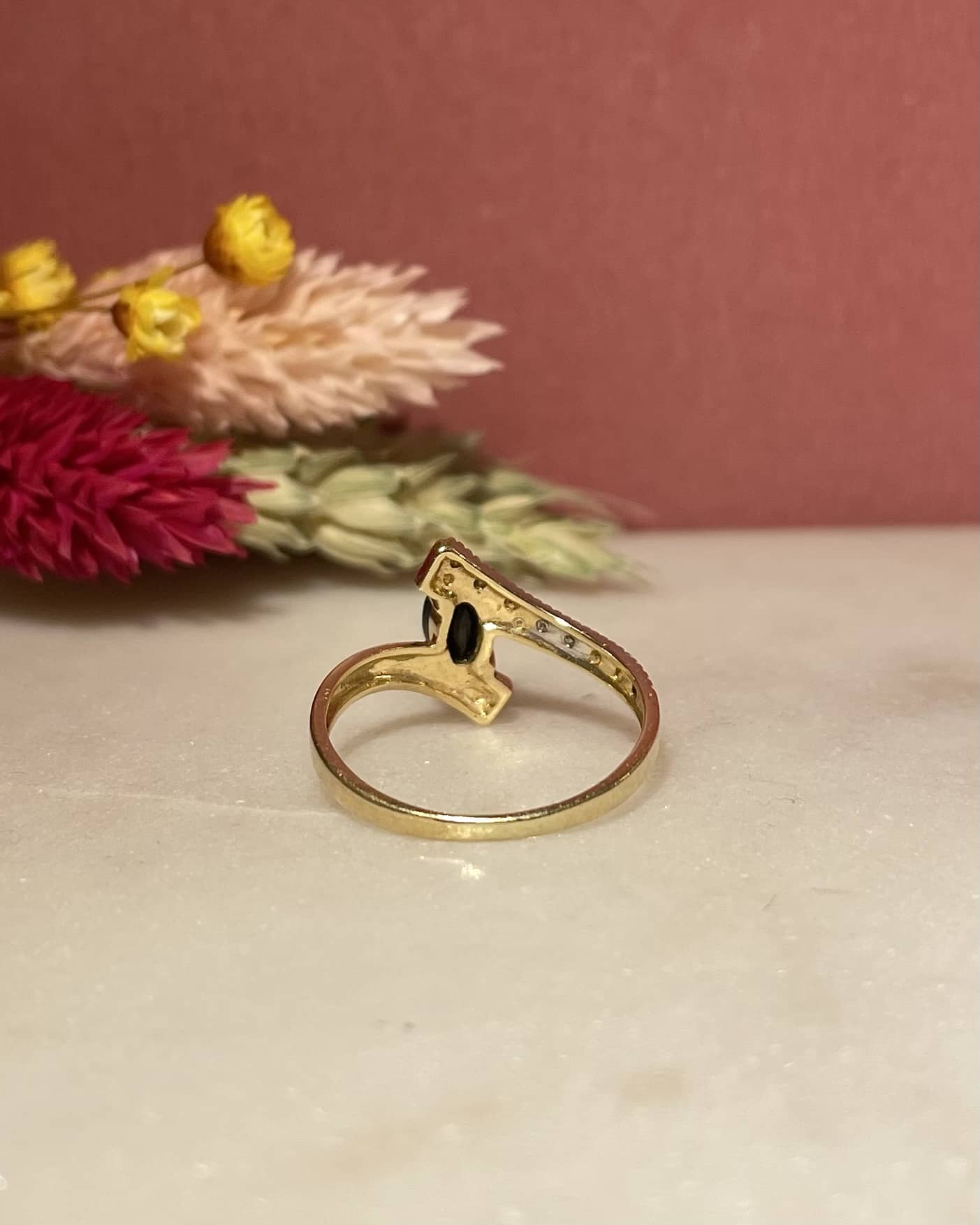 Bague Vintage Saphir Marquise 0.70 carat &amp; Diamants "Gaya" - Elliade Paris