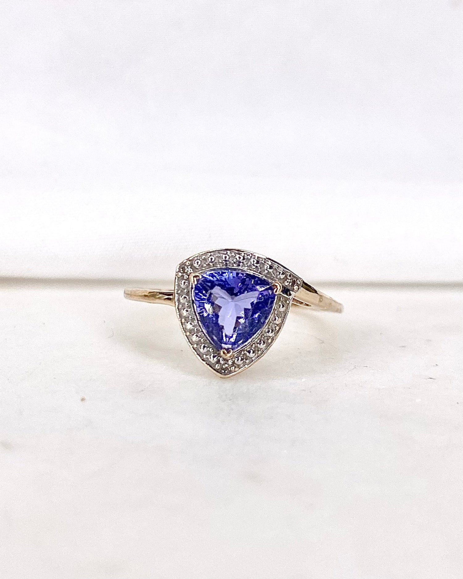 Bague Vintage Tanzanite 1.28 carat &amp; Diamants &quot;Zélie&quot; - Elliade Paris