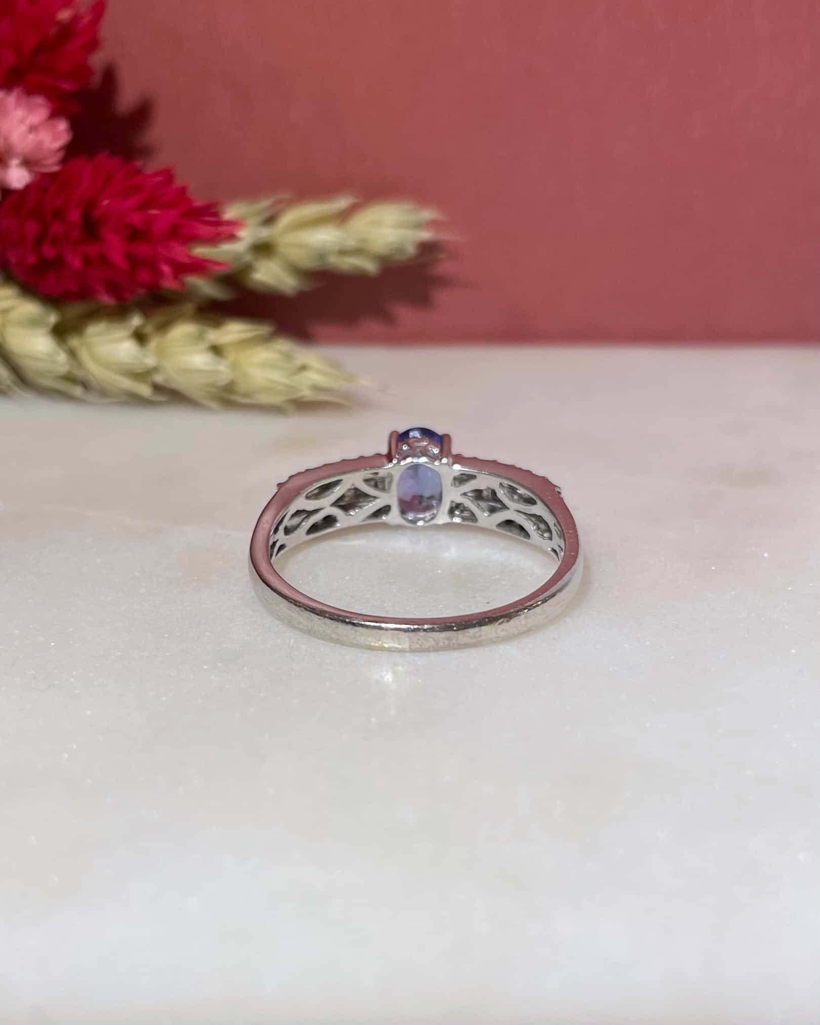 Anillo vintage "Leya" de tanzanita de 1 quilate y 30 diamantes