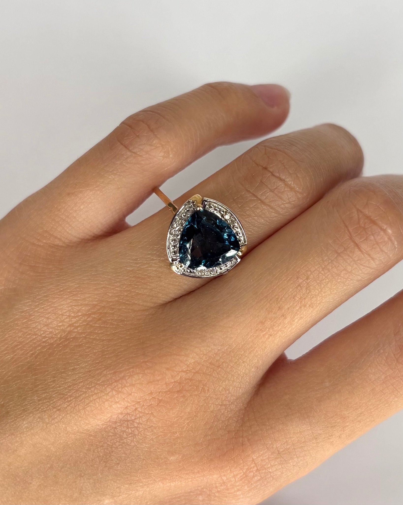Bague Vintage Topaze 4.20 cts &amp; 8 Diamants &quot;Irène&quot; - Elliade Paris