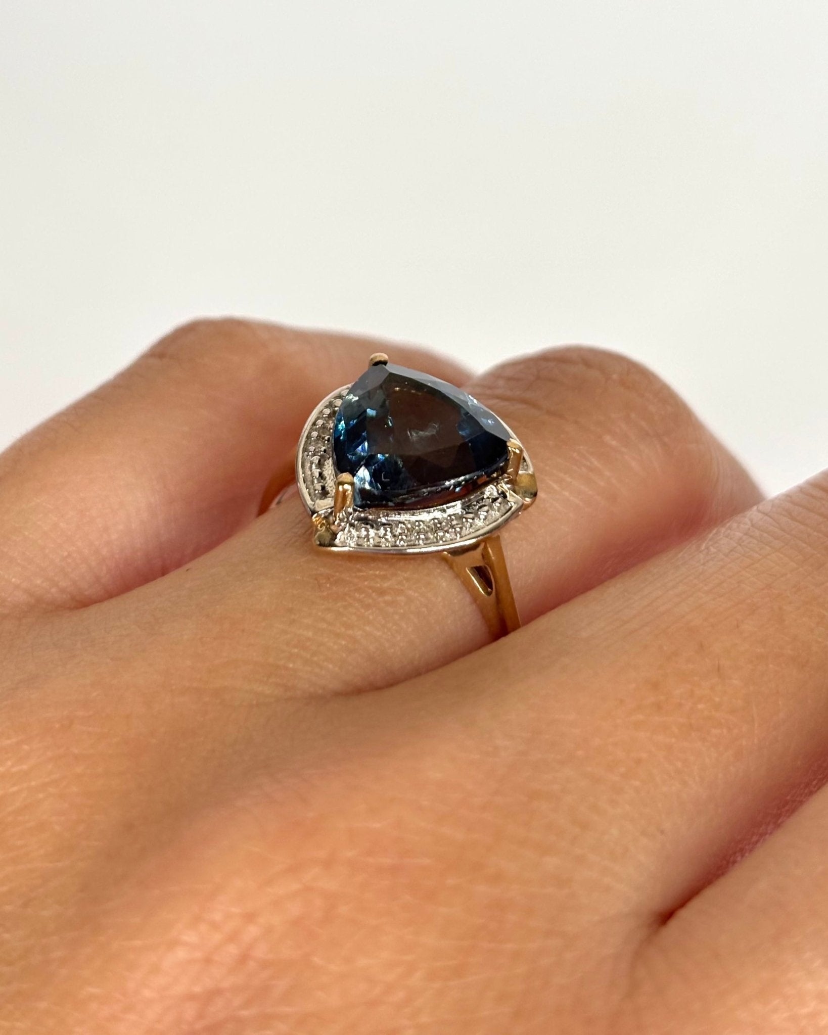 Bague Vintage Topaze 4.20 cts &amp; 8 Diamants &quot;Irène&quot; - Elliade Paris