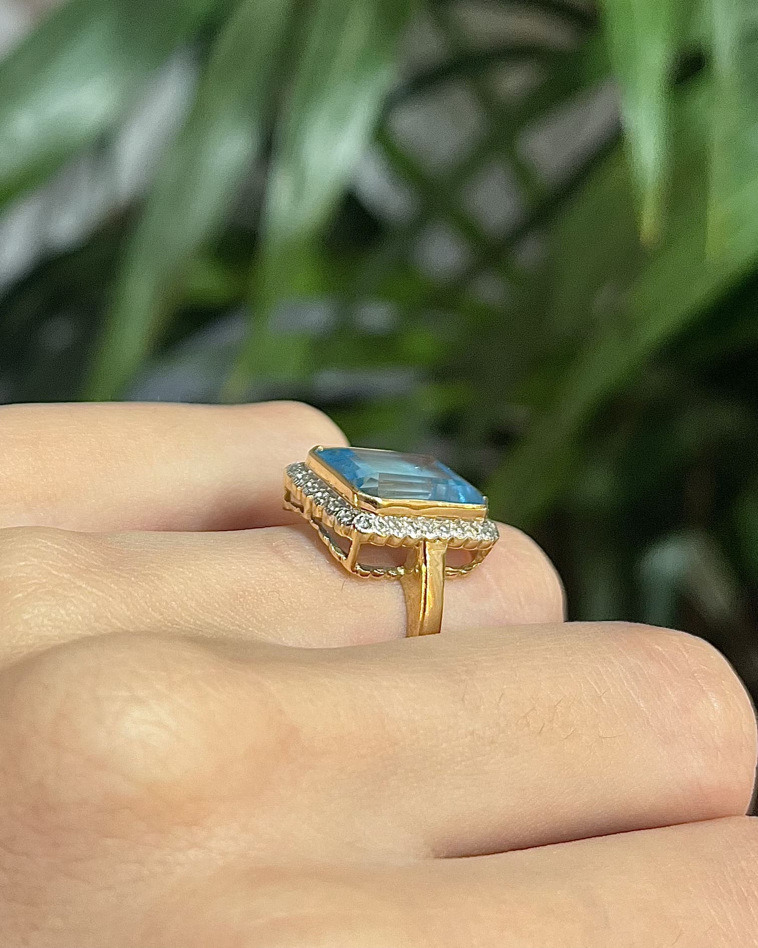 Bague Vintage Topaze Bleue &amp; 32 Diamants "Jasmin" - Elliade Paris