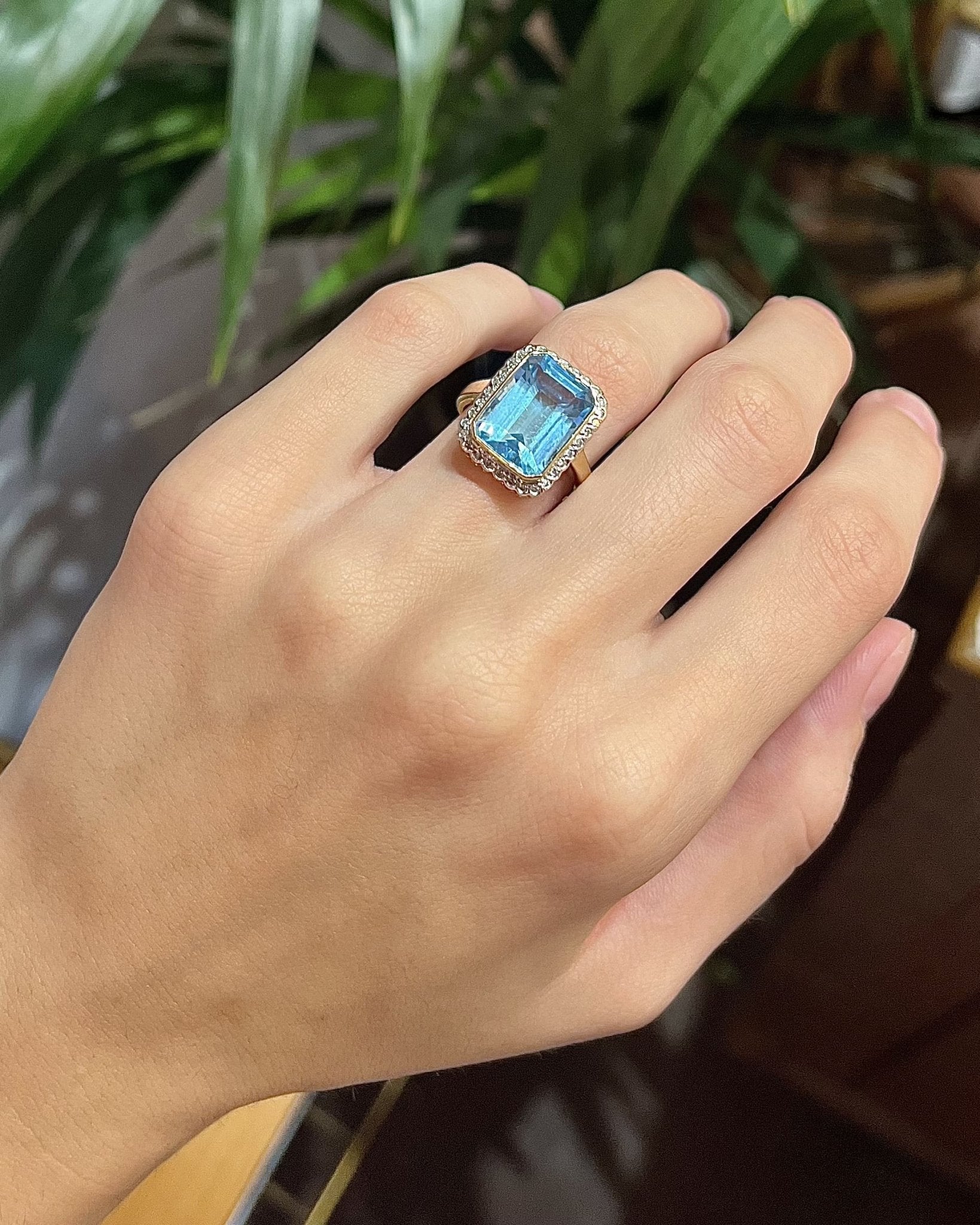 Bague Vintage Topaze Bleue &amp; 32 Diamants "Jasmin" - Elliade Paris