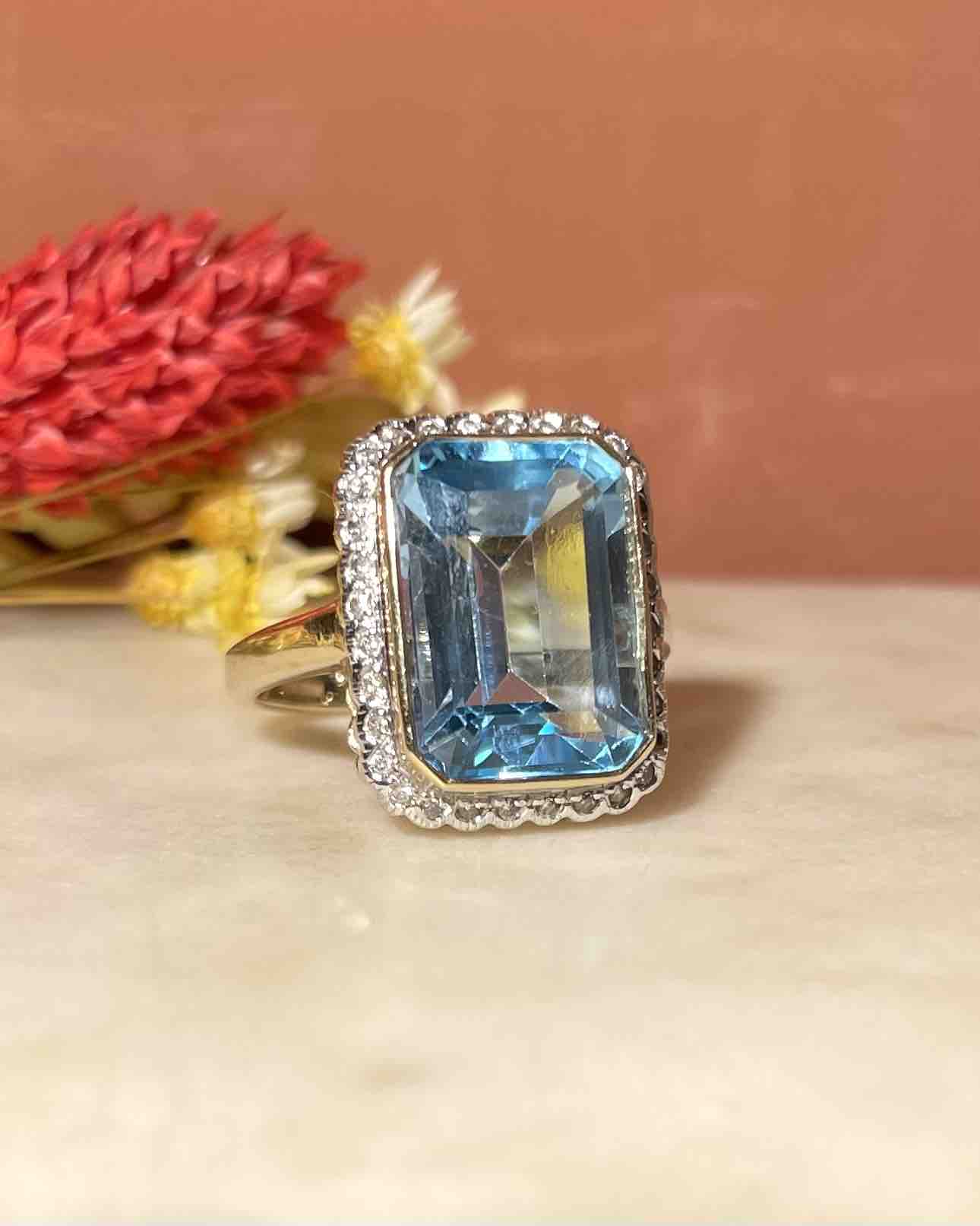 Bague Vintage Topaze Bleue &amp; 32 Diamants "Jasmin" - Elliade Paris
