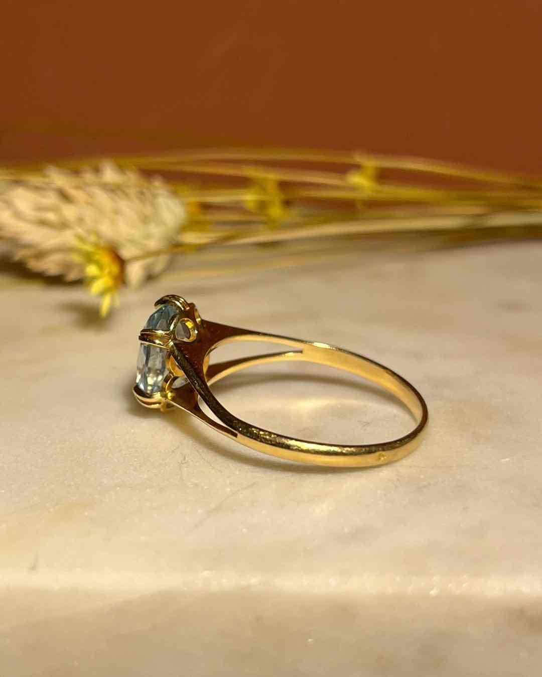 Anillo vintage de topacio de 3 quilates "Elya"