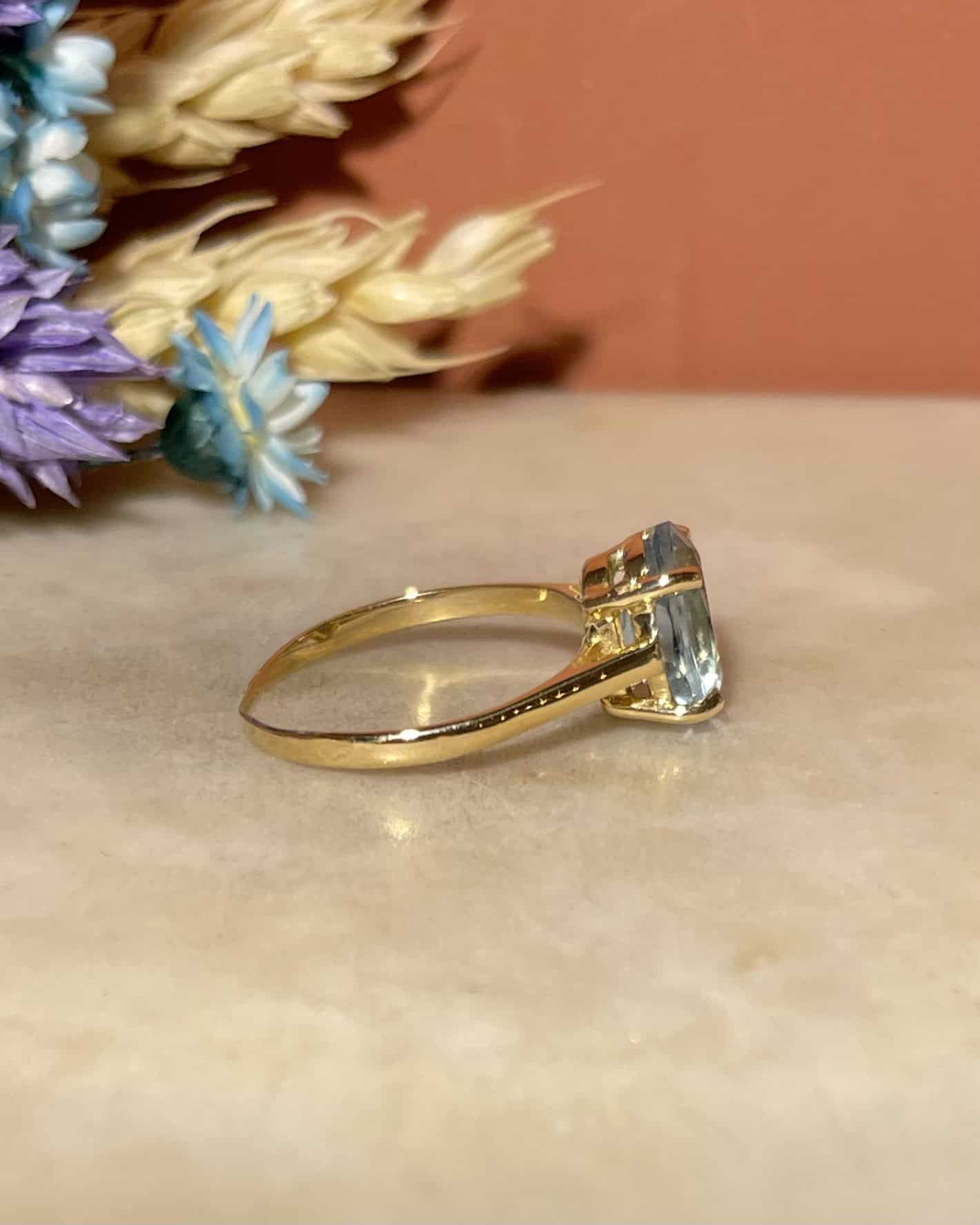 Anillo solitario de topacio "Manon" de 2,10 quilates